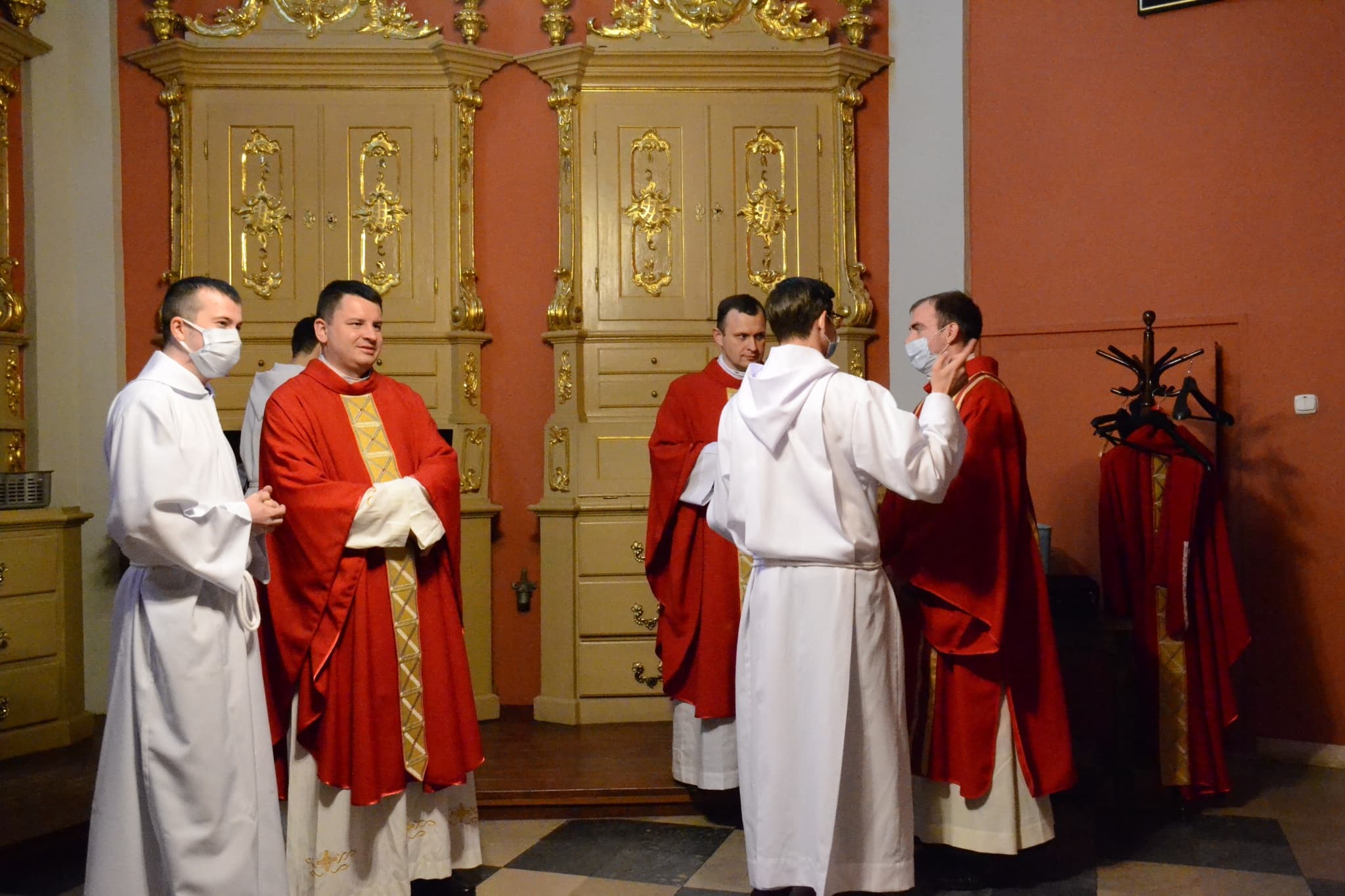 Adrian Zatorski ze stopniem ceremoniarza w służbie liturgicznej