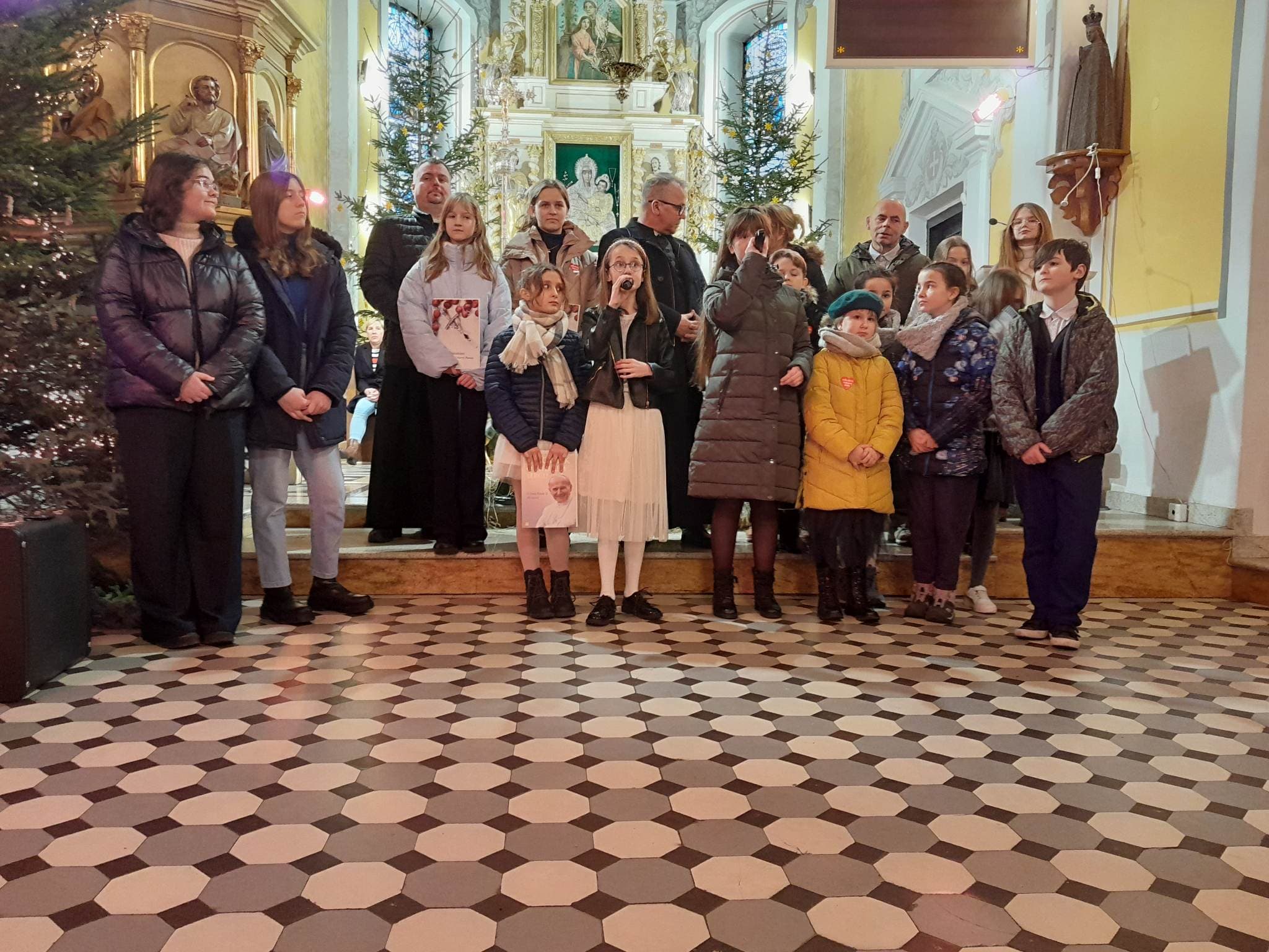 Rodzinne kolędowanie w świątyni