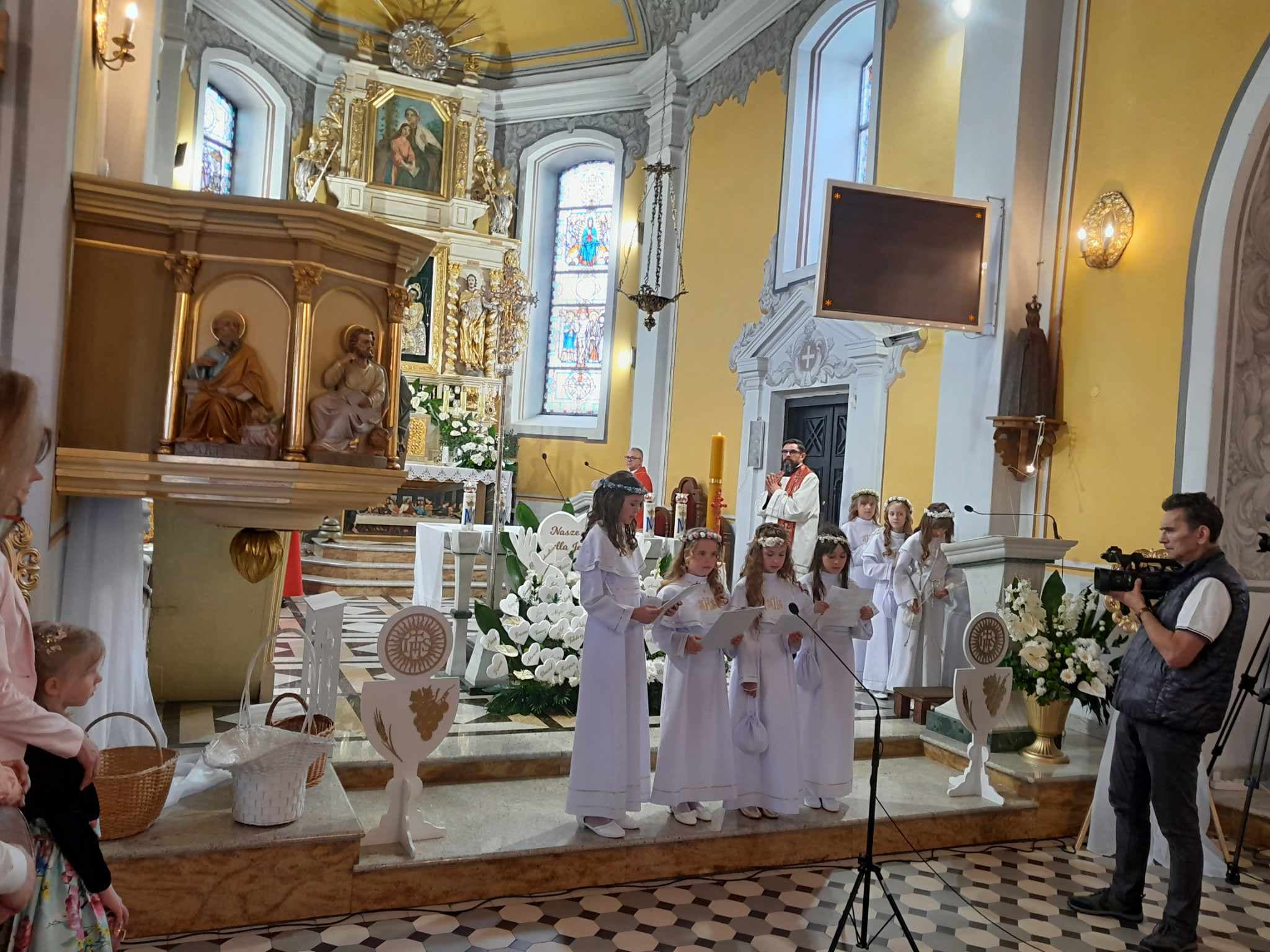 Uroczystość I Komunii Św. III SP Czernikowo
